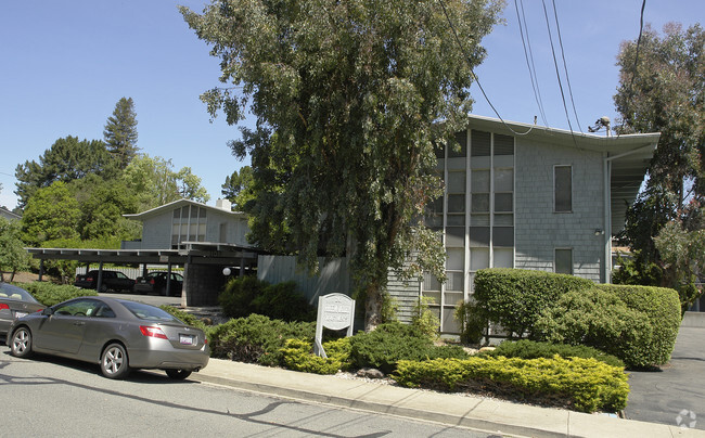 Building Photo - 2101 Donald Dr