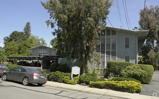 Foto del edificio - 2101 Donald Dr
