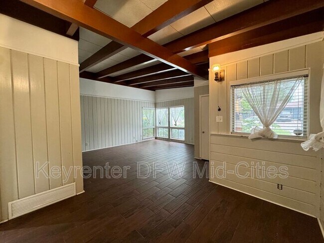 Foto del edificio - 3104 Medina Ave