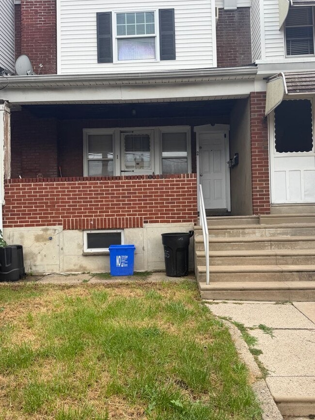 Building Photo - 2655 S 66th St