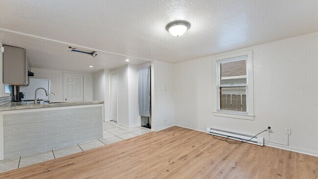 Building Photo - "Cozy 1-Bed Oasis in Springdale: Perfect B...