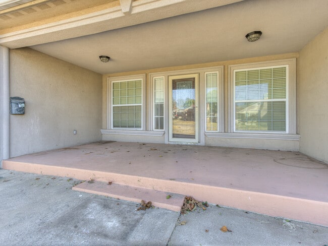 Building Photo - 1131 S Miles Ave