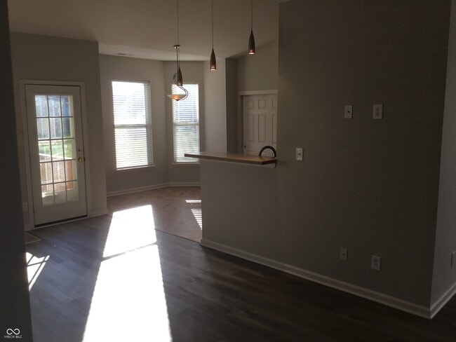 Building Photo - 1325 River Ridge Dr