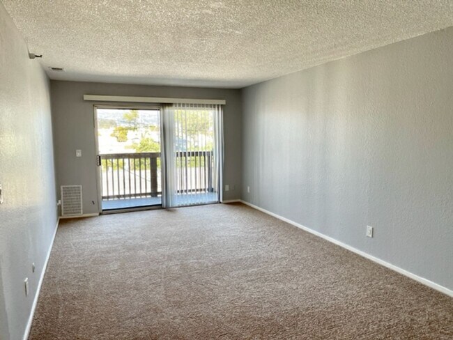 Foto del edificio - Nicely Updated 2 bed 1 bath Condo in Richm...