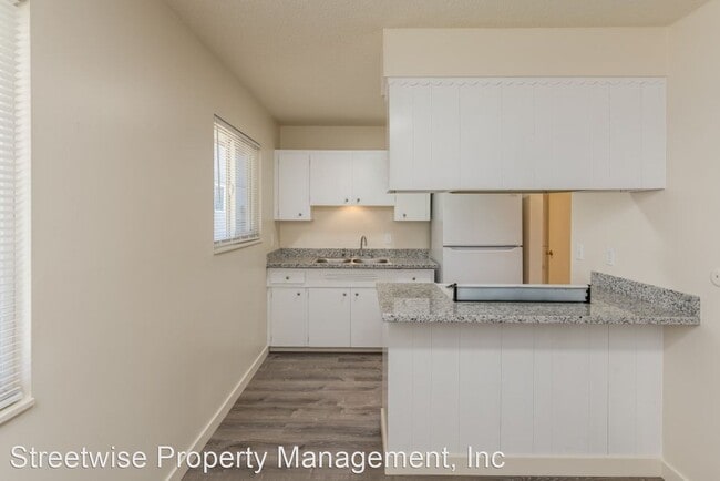 Building Photo - 1 br, 1 bath House - 2705 SE Courtney  - U...