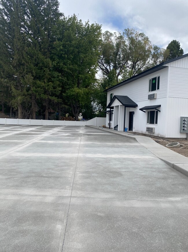 Building Photo - 640 Lincoln St