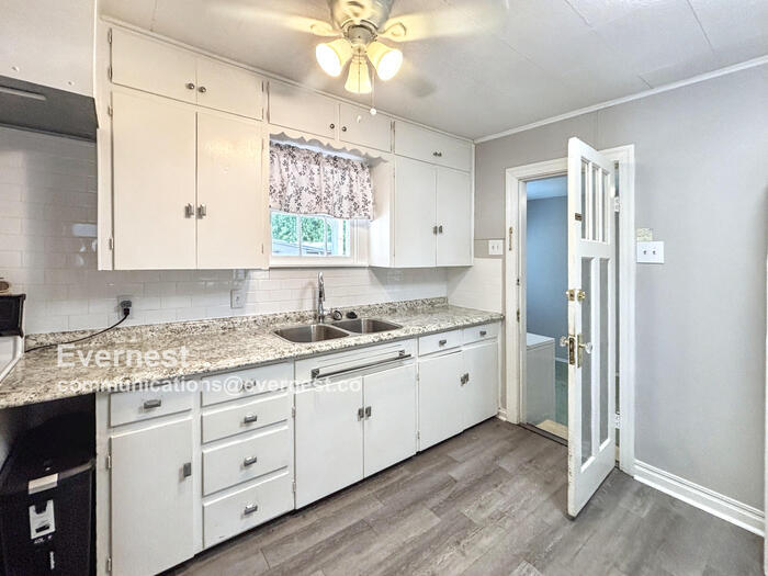 Foto principal - 208 Florence Dr