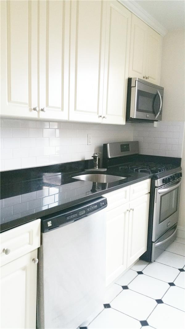 Building Photo - 5650 Netherland Ave