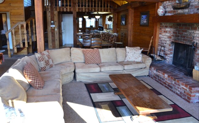 Building Photo - 3BR + loft and 2Ba! w/private boat dock, a...