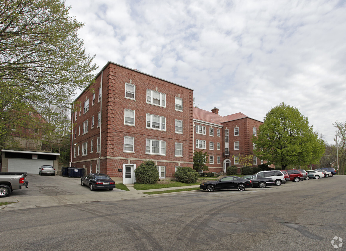 1429-1435 Martha Washington Dr, Milwaukee, WI 53213 Apartments