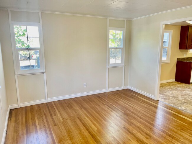 Building Photo - Charming South Hill Home