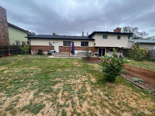 Building Photo - Great 4 Bedroom Single Family Home with NO...