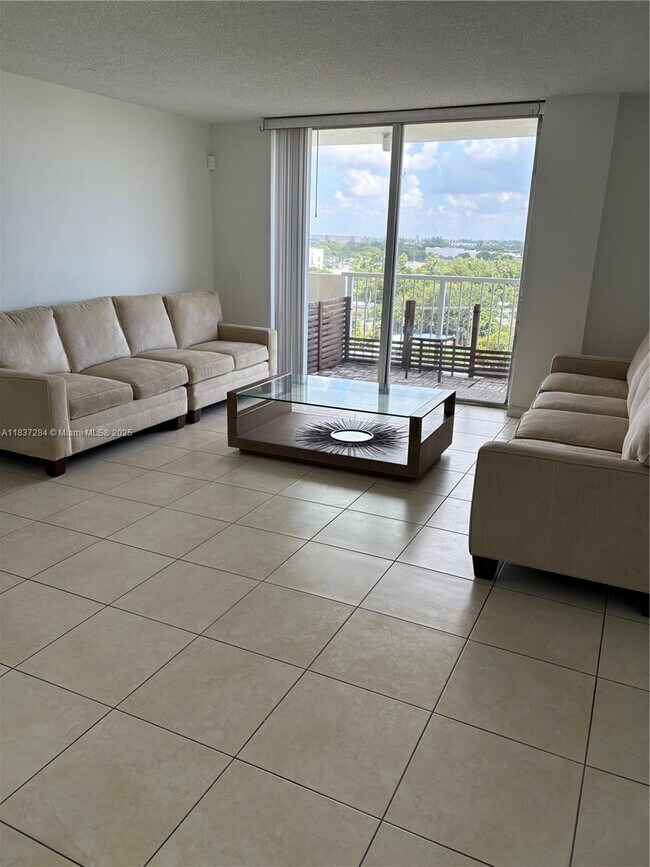 Foto del edificio - 2020 NE 135th St