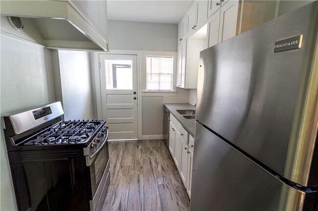 Foto del edificio - 1918 Robbins Pl