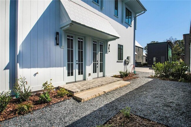 Foto del edificio - 135 Carlyle Ln