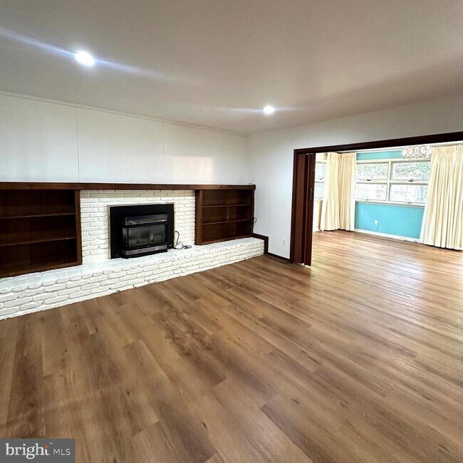 Building Photo - 12400 Deloraine Cir