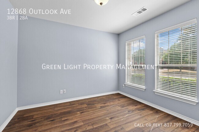 Building Photo - 12868 Outlook Ave