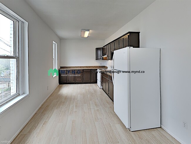 Foto del edificio - 3 br, 1.5 bath  - 411 S Toppenish Ave Apt 2