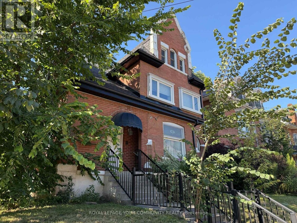 Primary Photo - 1498 King St W