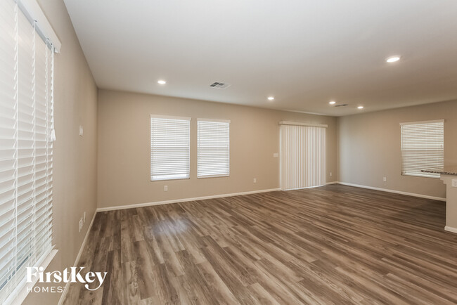 Building Photo - 1304 Hopespring Loop Ave