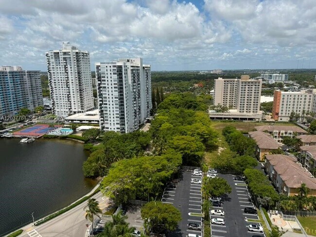 Foto del edificio - 2801 NE 183rd St
