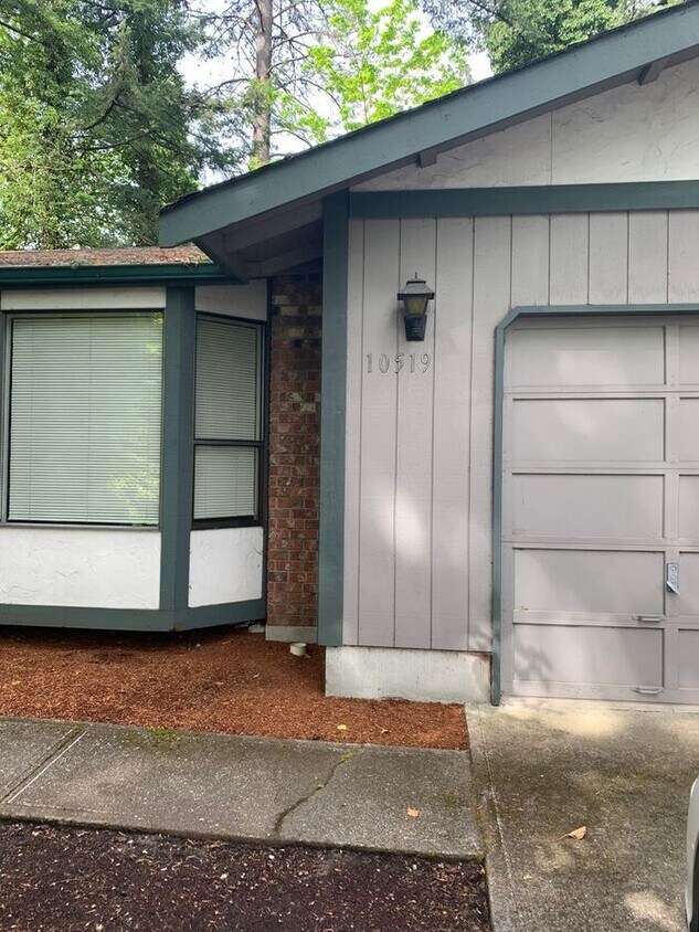 Foto principal - Nice 2 Bedroom Duplex in Edgewood!