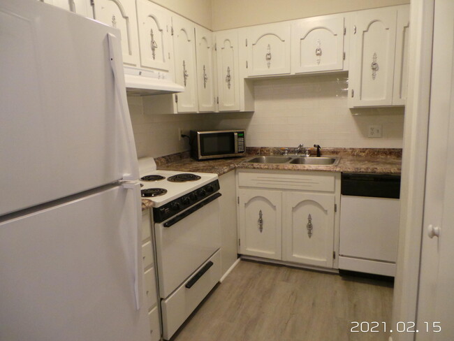 Foto del edificio - 203 E John Sims Pkwy