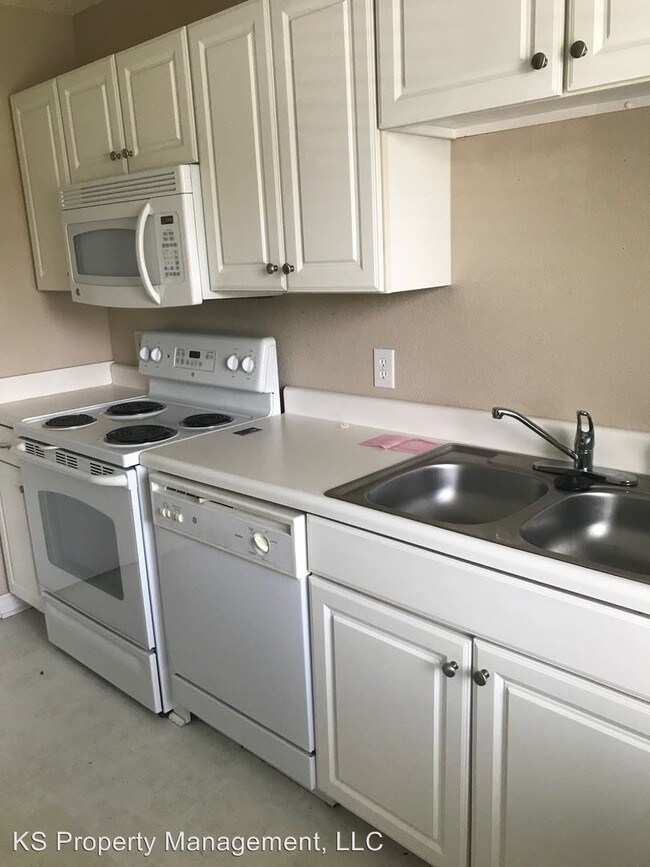 Building Photo - 2 br, 1 bath House - 300 C Myrtle Green Drive