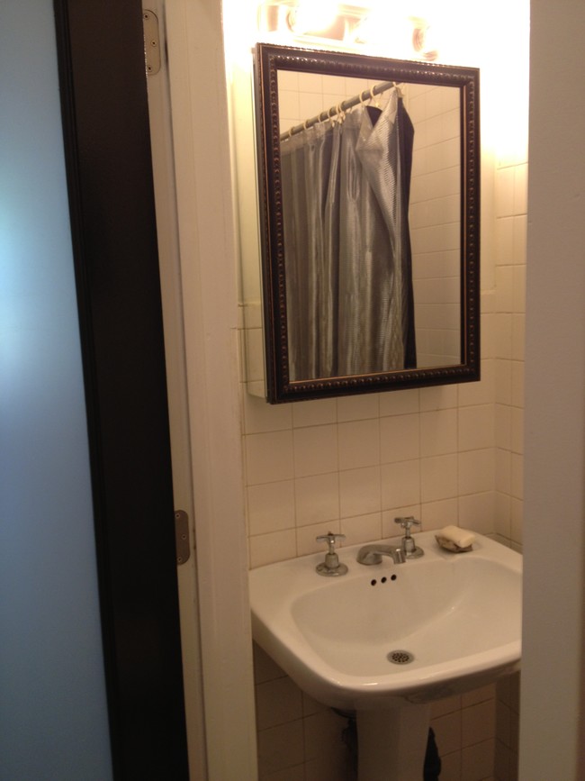 Foto del edificio - 346 W 48th St