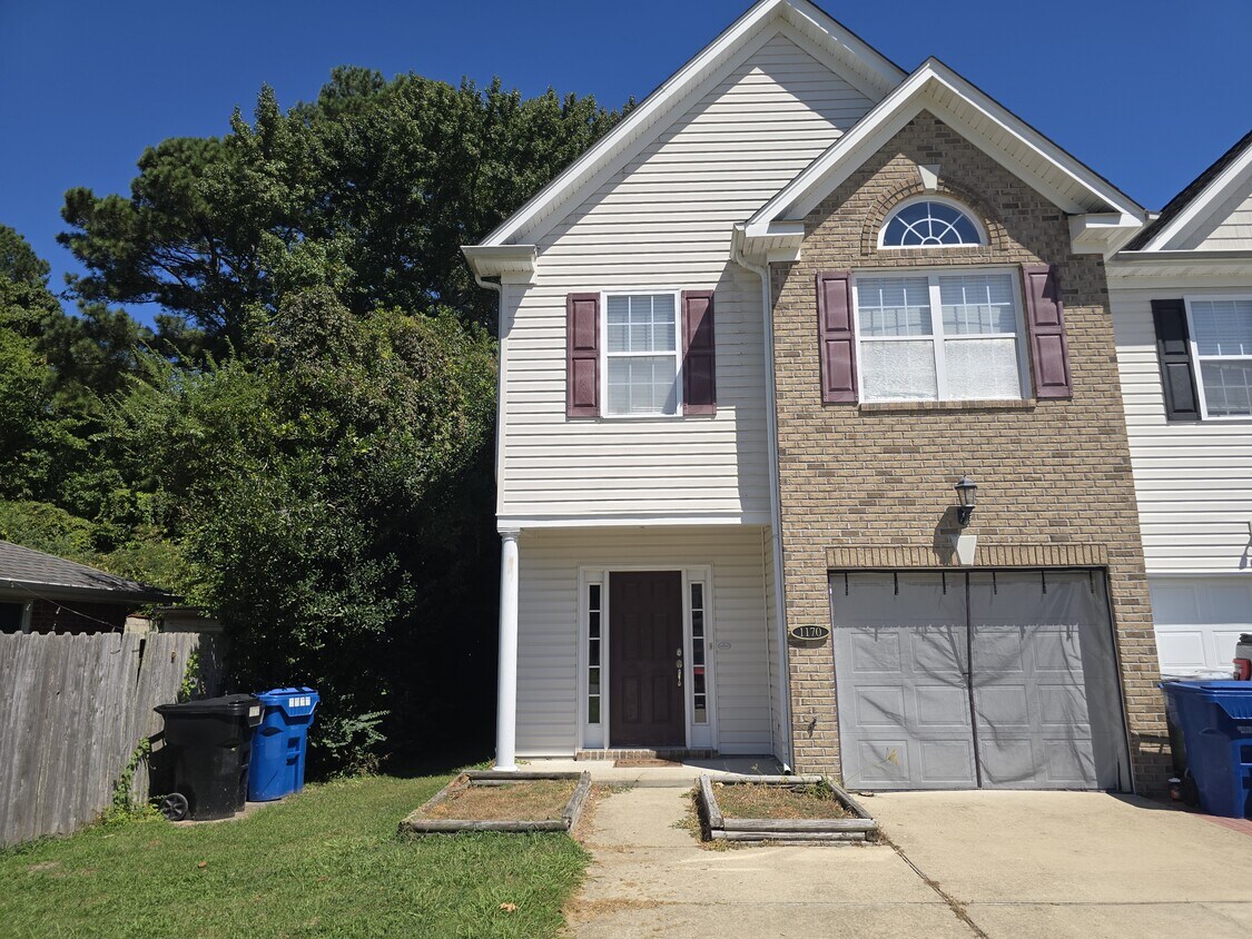 Foto principal - 1170 Gunn Hall Dr
