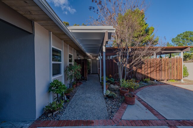 Building Photo - 16703 Alginet Pl