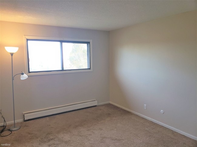 Building Photo - 2 br, 1 bath Condo - 1645 N Marywood Ave