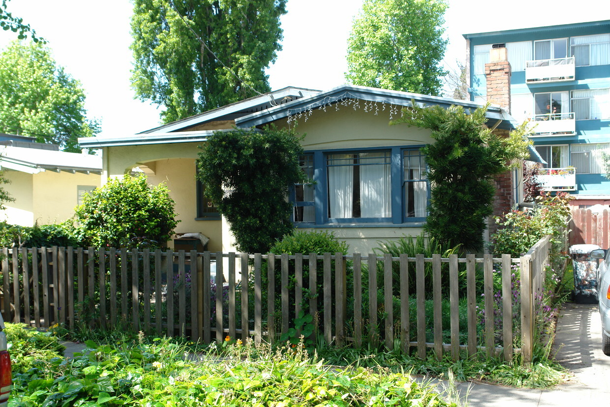 Building Photo - 2124-2126 Acton St