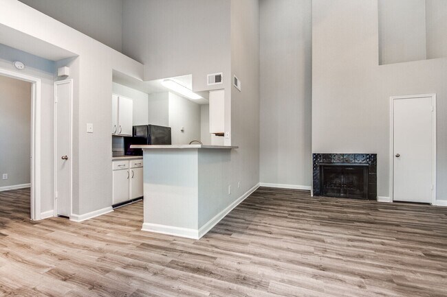 Foto del edificio - Peaceful Living in Champions — 2 Bed Deal You’ll Love!