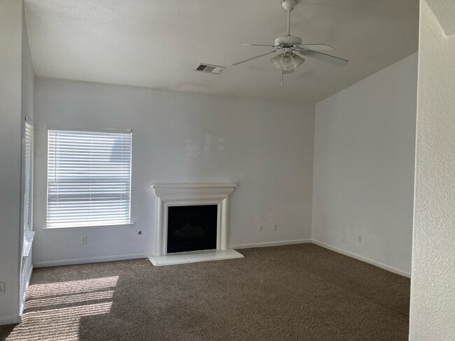 Building Photo - 1575 Tulip St