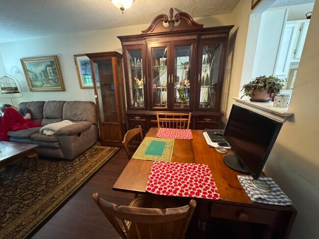 Foto del edificio - 103 Gateway Dr