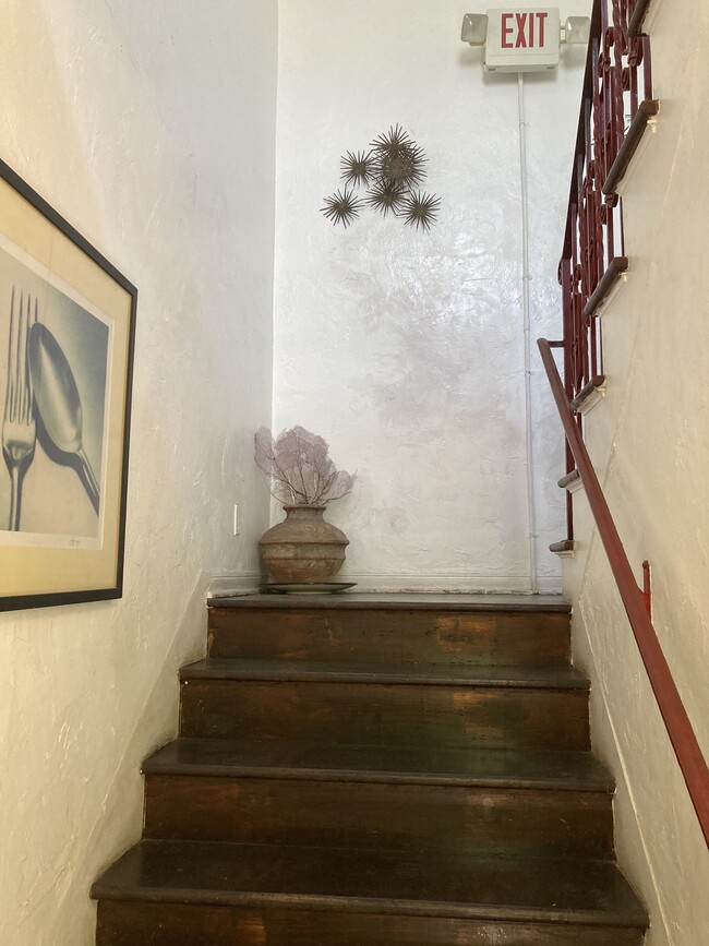 2 floor stairs - 734 Meridian Ave