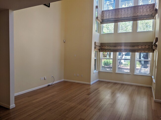 Building Photo - 649 1st St W