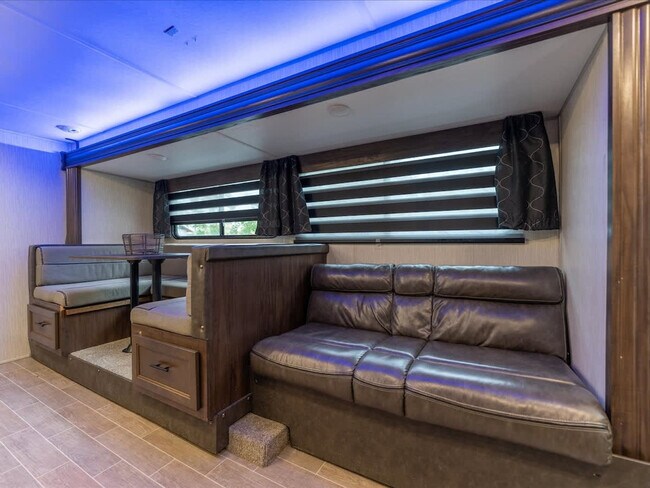 Foto del edificio - 1905 W St Louis St