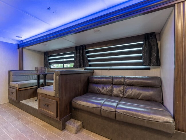 Building Photo - 1905 W St Louis St