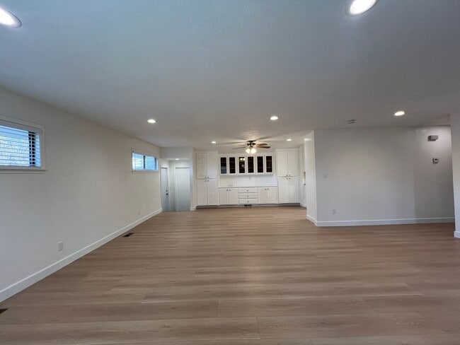 Building Photo - Beautiful Updated 4 Bedroom with Large Yard!