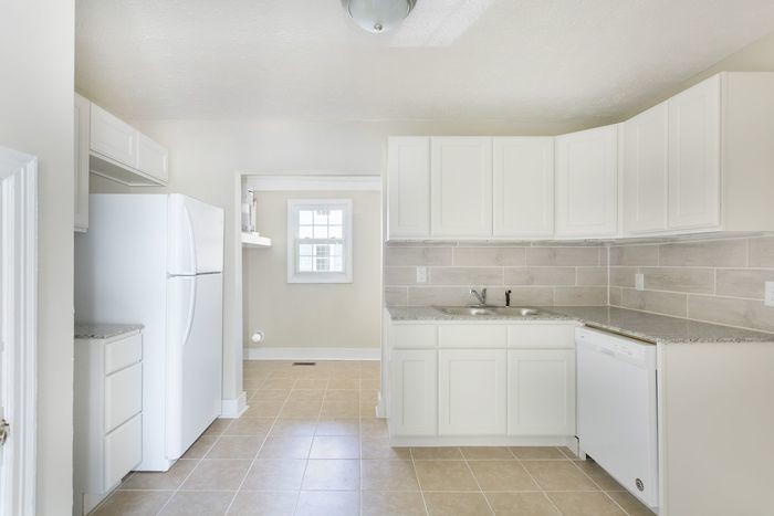 Foto principal - Beautifully Remodeled 1 Bed in Haymount!