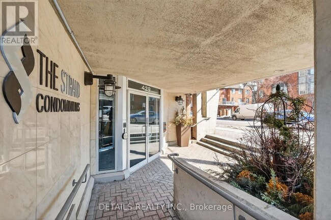 Building Photo - 429 Somerset St W