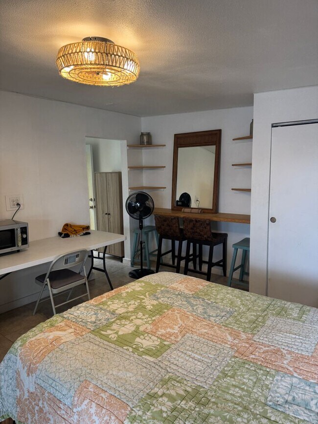 Foto del edificio - Attached Guest Studio Home in Kailua Town with Yard, and Pets Allowed