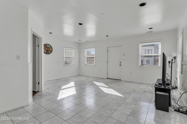 Building Photo - 56 Highland Ave