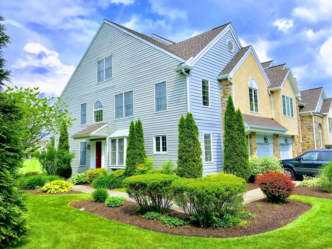 Primary Photo - 319 Shetland Dr