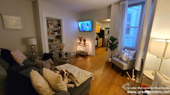 Building Photo - 764 E 8th St