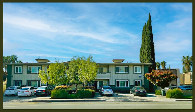 Building Photo - 487 E Park Ave