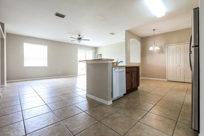 Building Photo - 15385 Lakeland Cir
