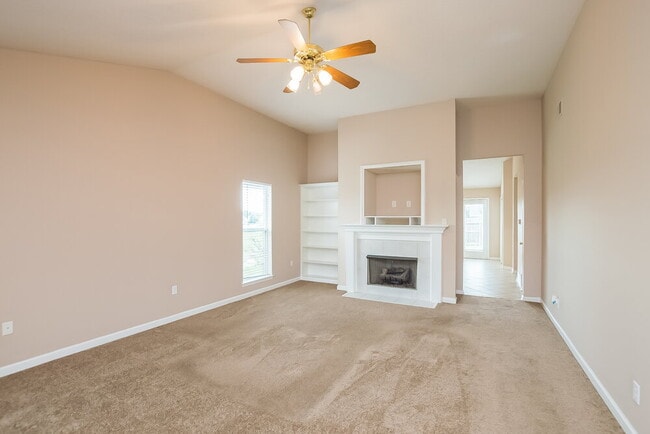 Building Photo - 5378 Russell Dr